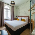East-west Boutique 3*