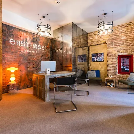 East-west Boutique 3*