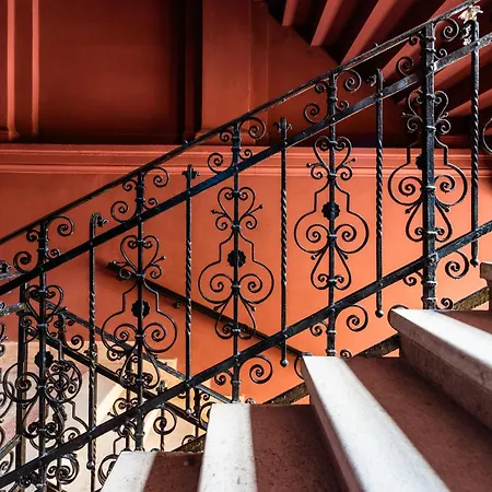 East-west Boutique Hotell